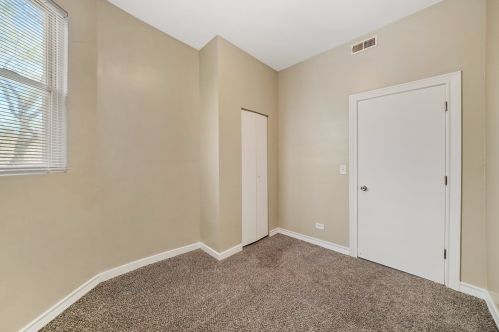 1338 Washtenaw Ave, Chicago IL 60645-3227 exterior