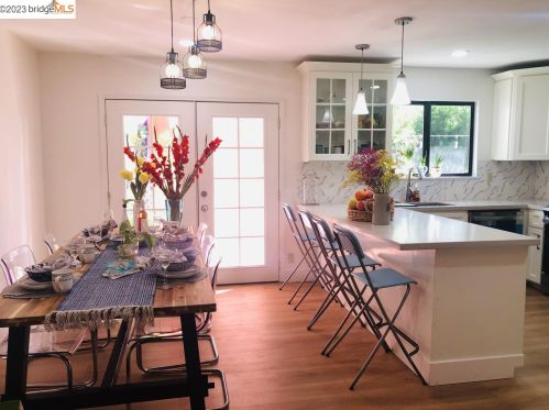 1210 Bentley St, Concord CA 94518-3814 exterior