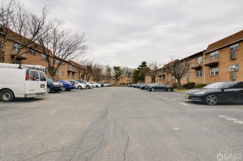 124 College Dr, Edison NJ 08817-5955 exterior