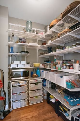 2955 Sunnyside Ave, Chicago IL 60630-3923 exterior