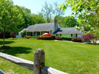 58 Doby Rd, Mendham, NJ 07945-2121