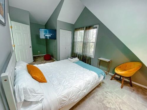 2743 Greenview Ave, Chicago IL 60657-4007 exterior