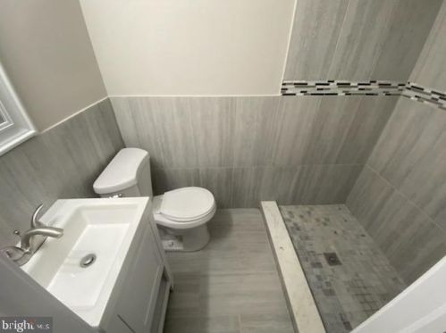 6731 Limekiln Pike, Philadelphia PA 19138-3129 exterior