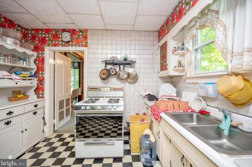 928 State St, Kitzmiller MD 21538-1229 exterior