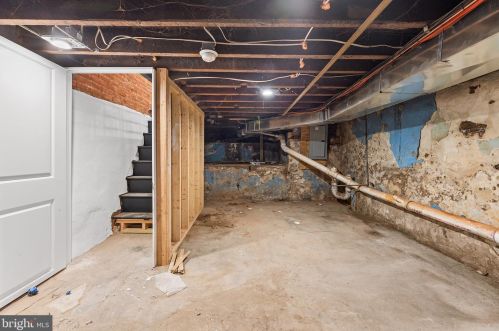 1911 Lawrence St, Philadelphia PA 19120-2808 exterior