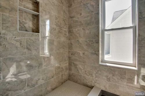 29 Niagara St, Dumont NJ  07628-3405 exterior