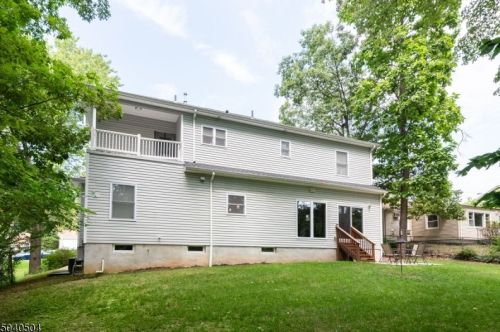 70 Elmwood Dr, Livingston NJ 07039-2231 exterior