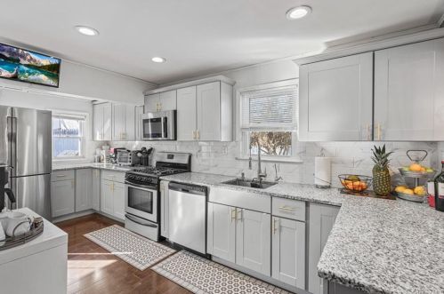 12 Elm St, Middletown, NY 10940-6132