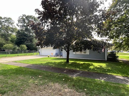 710 Quarterline Rd, Meskegon MI 49444-9735 exterior