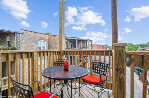 3648 Ainslie St, Chicago IL 60625-5624 exterior