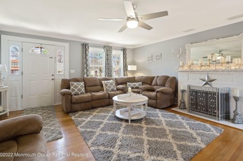 70 Emerald Pl, Clark NJ 07066-1410 exterior