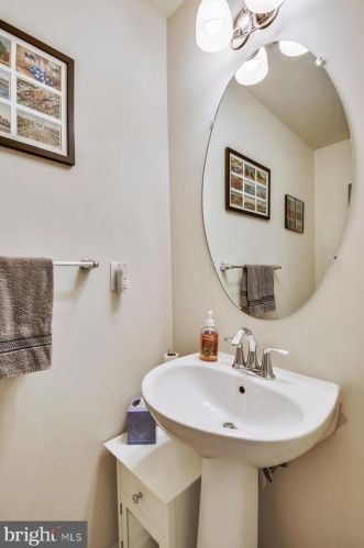 7417 Macon Dr, Glen Burnie MD 21060-8387 exterior