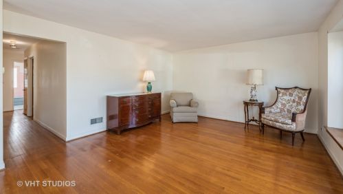 7555 Palatine Ave, Chicago, IL 60631-1824