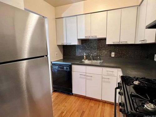 3 Ruth Ct, Middletown NY 10940-5328 exterior