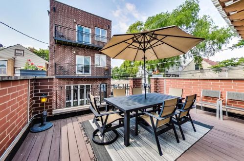 1542 Oakdale Ave, Chicago IL 60657-4024 exterior