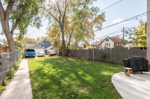 325 Montana St, Milwaukee WI 53219-3077 exterior