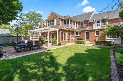 523 Carlisle Ave, Milwaukee WI 53217-4831 exterior