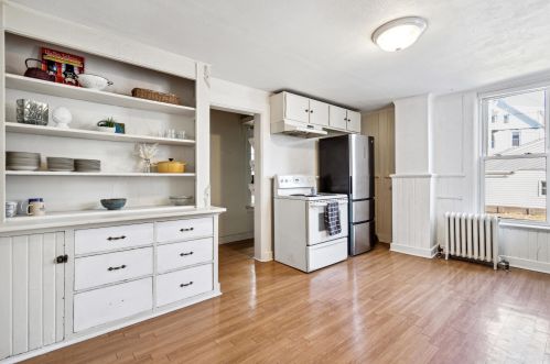 1672 Cass St, Milwaukee WI  53202-2053 exterior