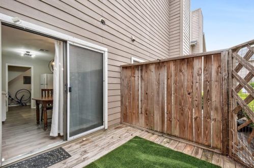 5616 Emerald Forest Dr, Austin TX 78745-2916 exterior