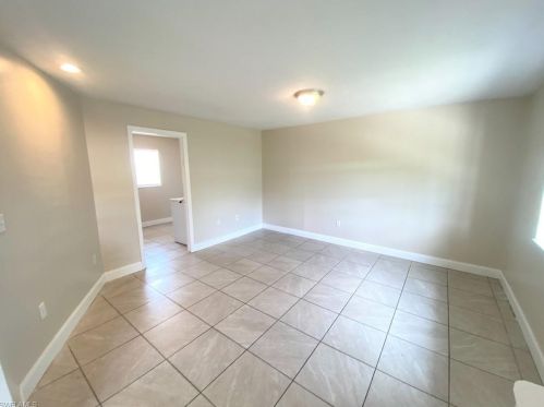 813 109 Ave, Naples FL 34108-1813 exterior