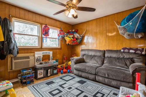 3004 Touhy Ave, Chicago IL 60645-2938 exterior