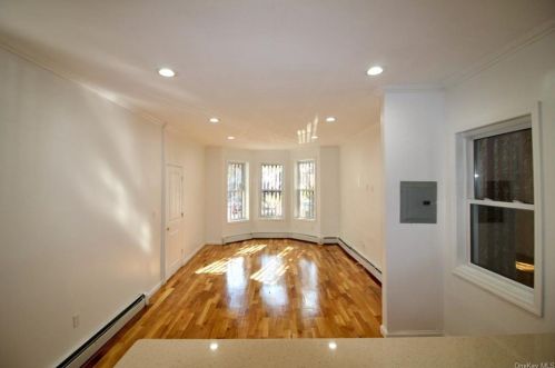 2029 Daly Ave, Bronx NY 10460-2834 exterior