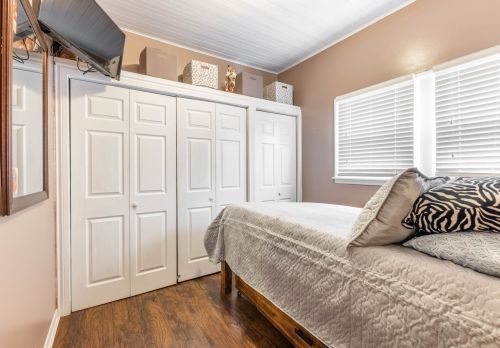 5643 California, Chicago IL 60659-4815 exterior