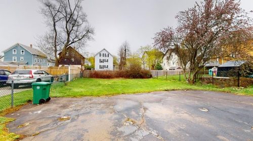 216 Farm St, Woonsocket RI  02895-1169 exterior