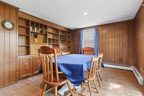 158 Center St, Windsor Locks CT 06096-2409 exterior