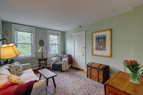 543 Lloyd Ave, Providence, RI 02906-5441