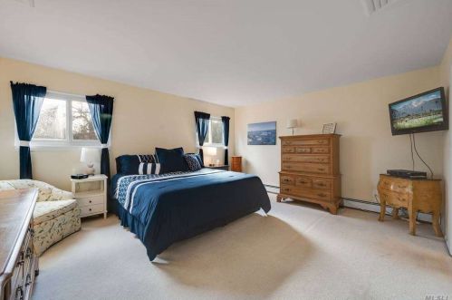 17 Cornell Dr, Commack NY 11725-2523 exterior