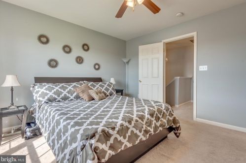 105 Knollwood Dr, Lancaster PA 17601-5613 exterior