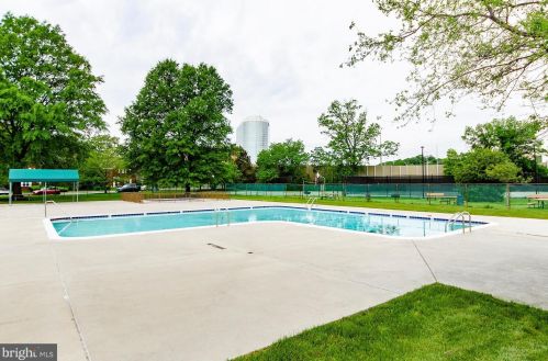 1225 Martha Custis Dr, Alexandria VA  22302-2015 exterior