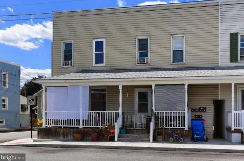 102 Newark St, Littlestown, PA 17340-1208