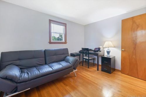 59 Neelans Rd, Enfield CT 06082-5734 exterior