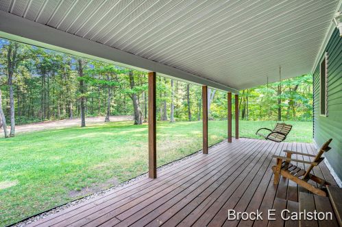 5124 Putnam Rd, Meskegon MI 49445-9500 exterior