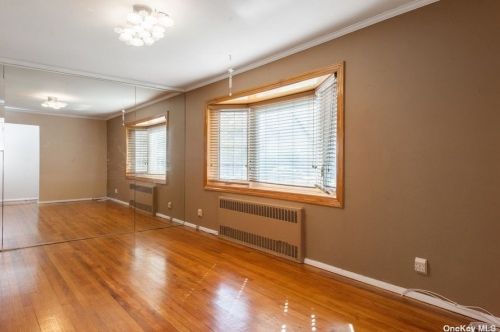 5 7 St, Valley Stream NY 11581-1255 exterior