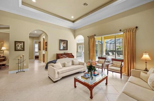 7476 Treeline Dr, Naples FL 34119-9727 exterior