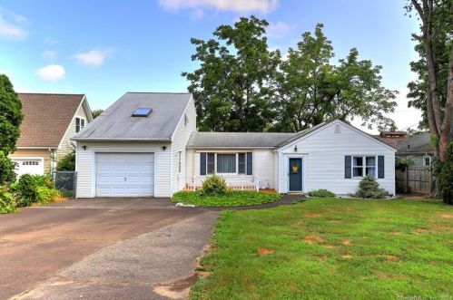 169 Chapel St, Milford, CT 06460-7919