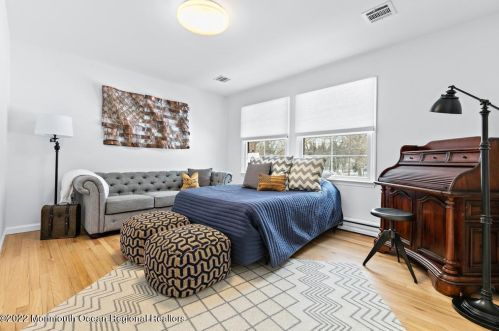 284 Pelican Rd, Middletown NJ 07748-3040 exterior