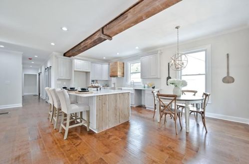 1477 Mercer Ave, Atlanta GA  30337-1515 exterior