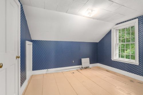 2 Brookshire Rd, Worcester MA 01609-1251 exterior