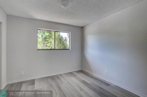 3 Mayfair Ln, Boynton Beach FL 33426-7717 exterior