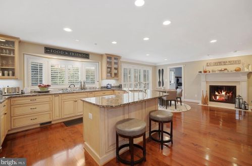 1008 Kimberwicke Rd, Mc Lean VA 22102-1328 exterior