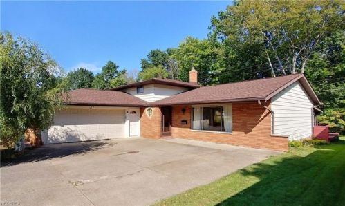 1787 Oaklawn Dr, Cleveland OH  44134-3028 exterior