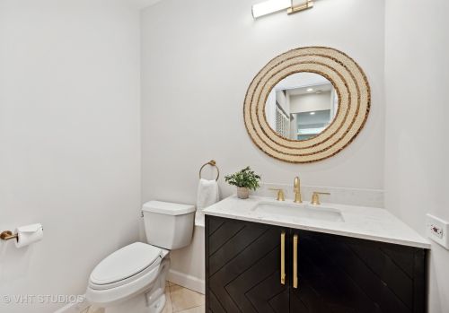 2701 Janssen Ave, Chicago IL 60657-1323 exterior