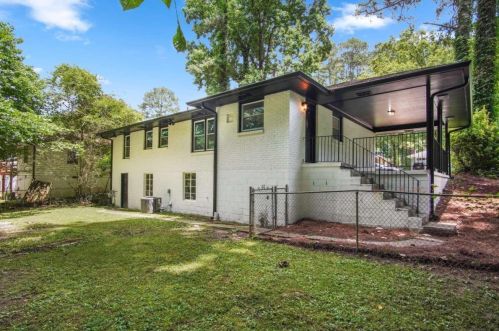 1689 Laurelwood Dr, Atlanta GA 30311-3800 exterior