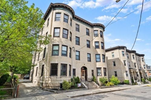 48 Kent St, Brookline MA 02445-7956 exterior