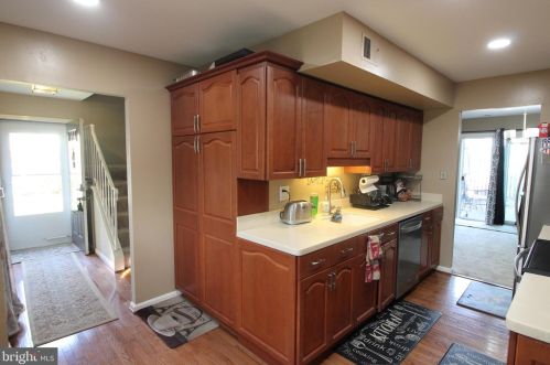 6609 Indian Trail Ct, Alexandria VA  22310-2411 exterior