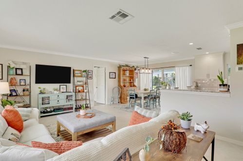 2910 Cates Cir, Fort Pierce FL  34952-5812 exterior